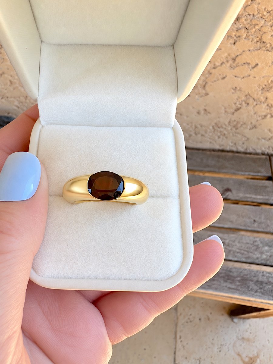 Stunning 18k Yellow Gold Curved Bangle Ring With Garnet-photo-3