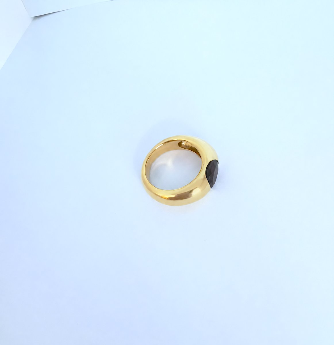 Stunning 18k Yellow Gold Curved Bangle Ring With Garnet-photo-2