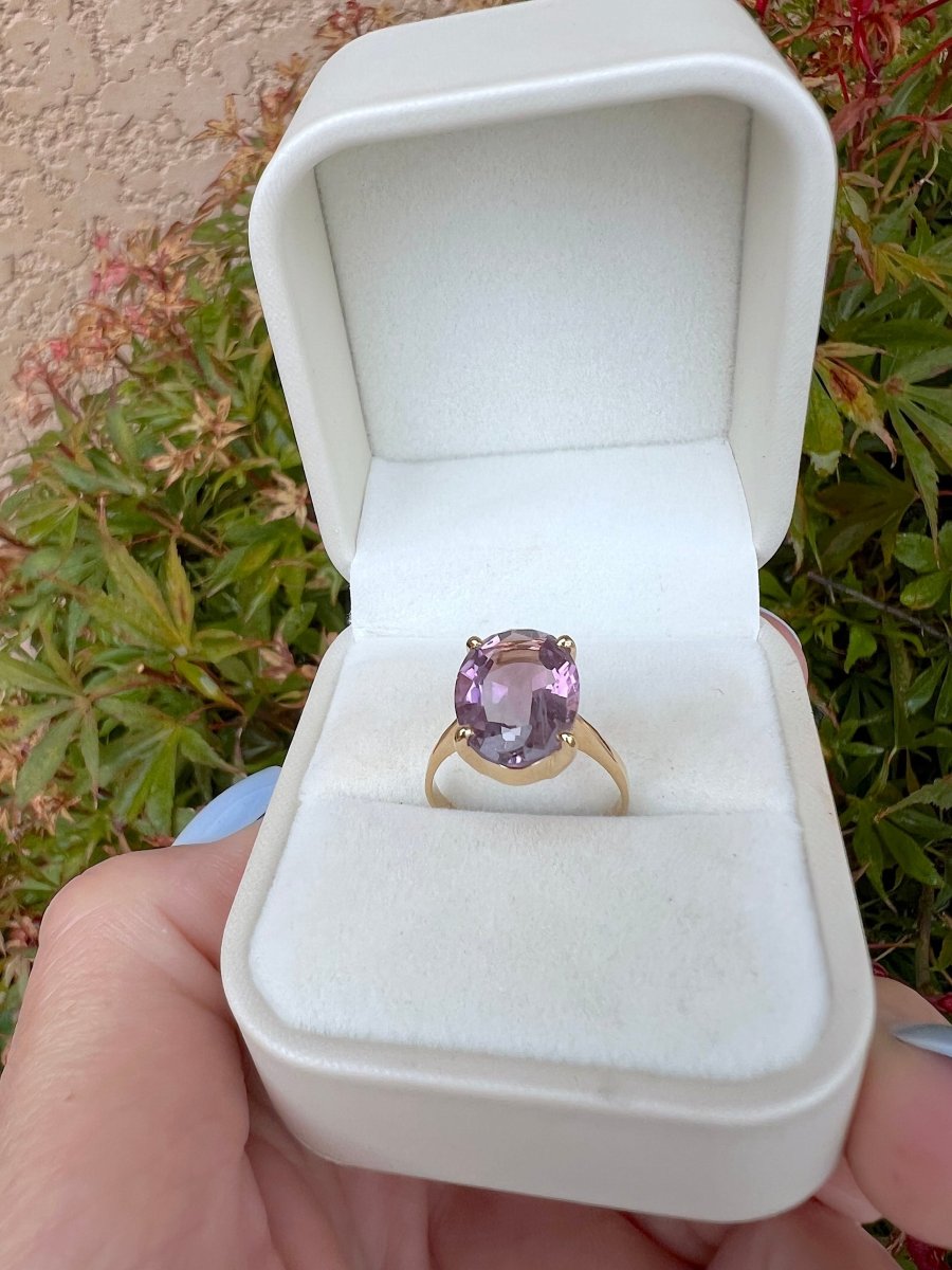 Oval Amethyst Solitaire Ring, 18k Yellow Gold-photo-4