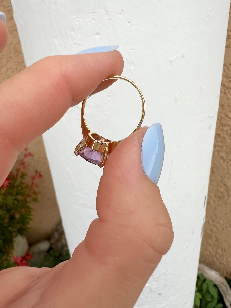 Oval Amethyst Solitaire Ring, 18k Yellow Gold-photo-6