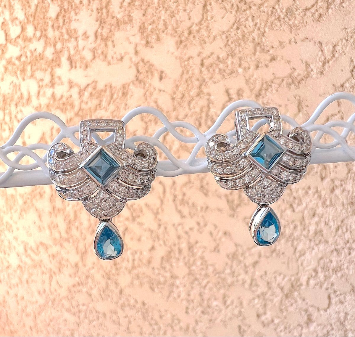 18k White Gold Earrings With Blue Topaz And Diamonds