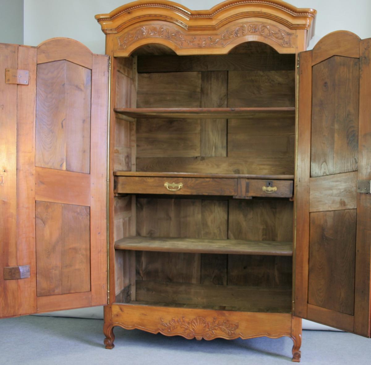 Armoire Rennaise En Merisier, Moulurée Et Sculptée-photo-2
