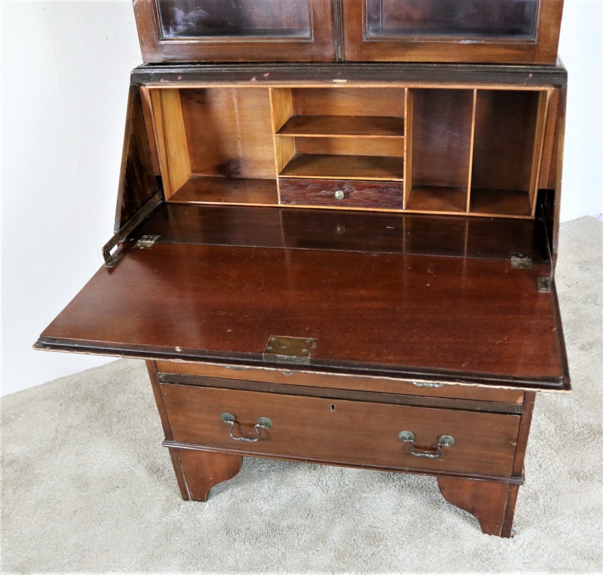 Scriban Mahogany Showcase-photo-3