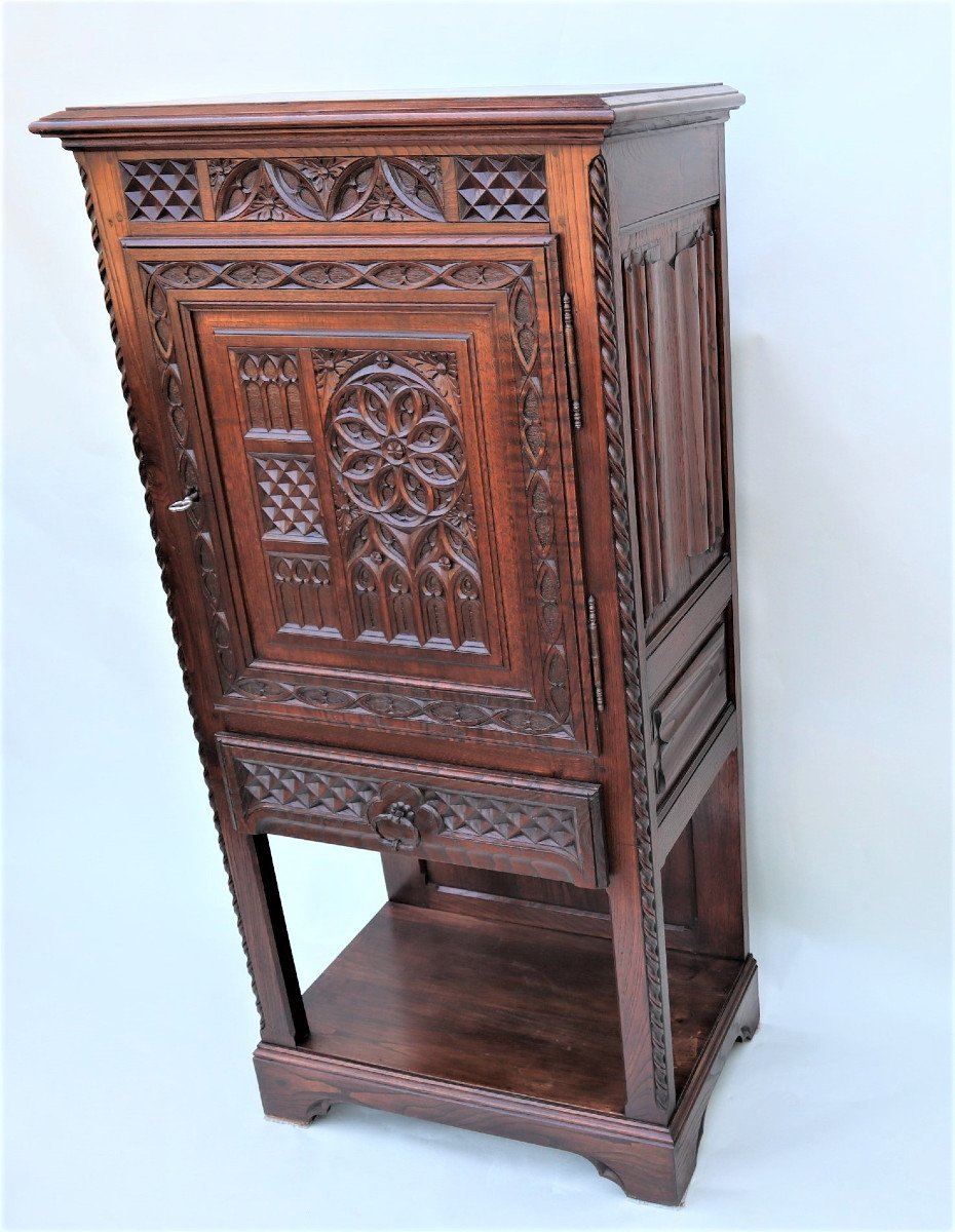 Neo-gothic Style Carved Oak Dresser-photo-2