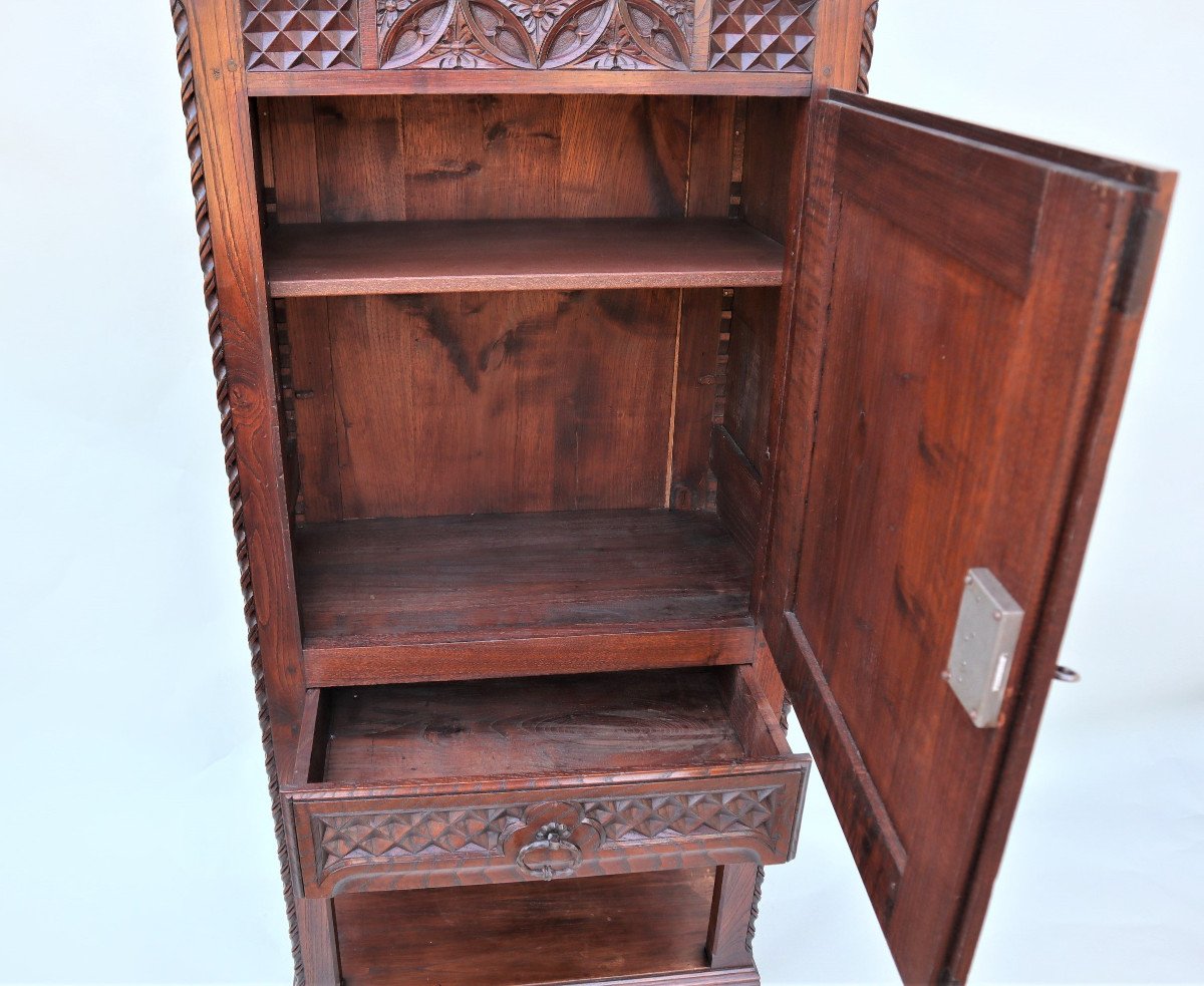 Neo-gothic Style Carved Oak Dresser-photo-2