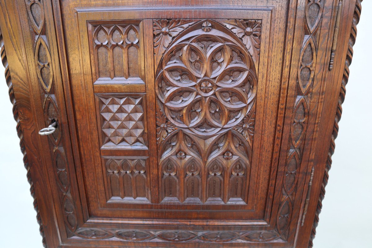 Neo-gothic Style Carved Oak Dresser-photo-3