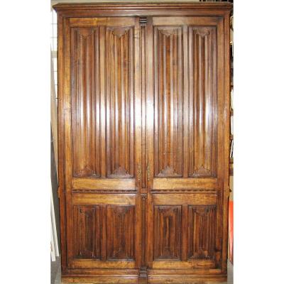 Cabinet Decor From Folds Of Towels