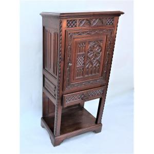 Dressoir En Chêne Sculpté De Style Néo-gothique