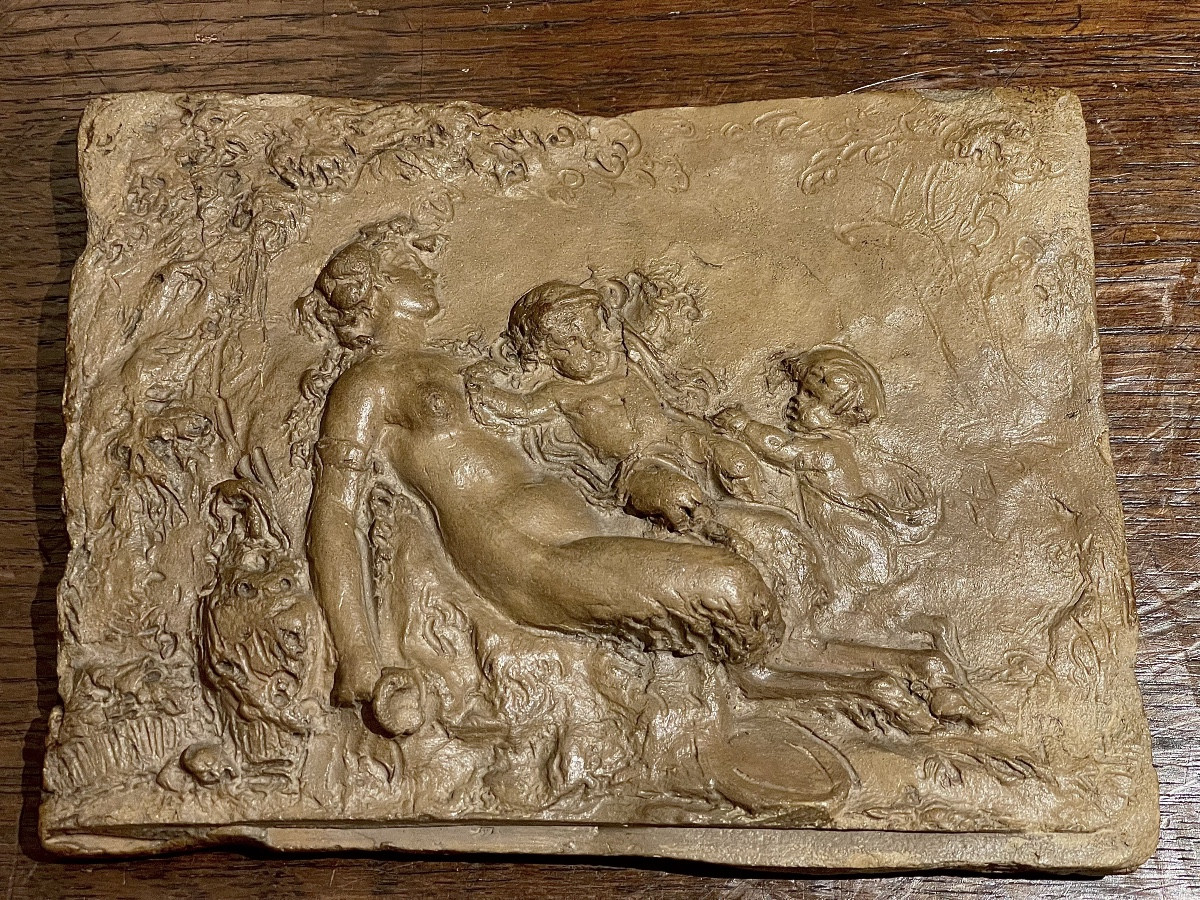 BAS-RELIEF EN TERRE CUITE CLODION  UNE SATYRESSE JOUANT AVEC DEUX ENFANTS CLAUDE-MICHEL DIT