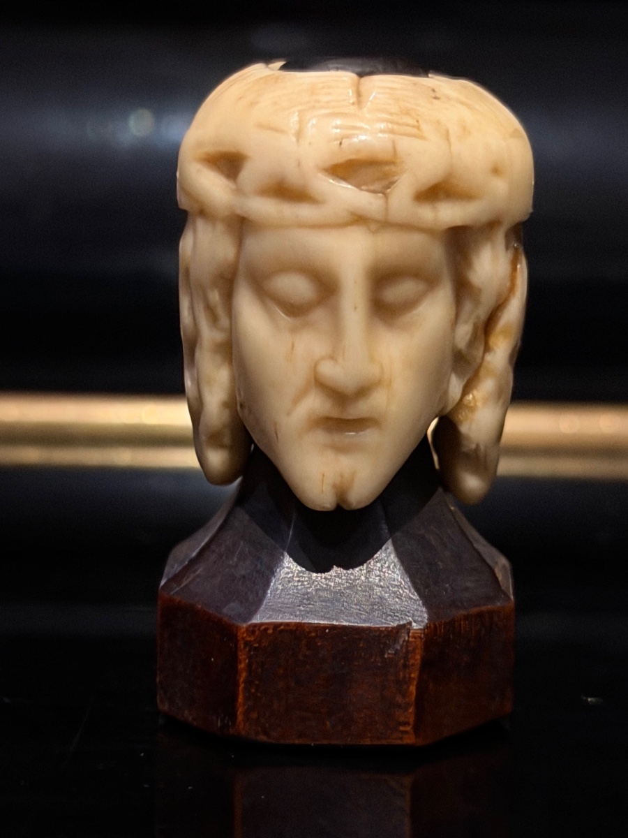 Perle de chapelet Allemagne deux faces en os  MÉMENTO MORI  ( Christ et Crâne ) XVI es  , -photo-3