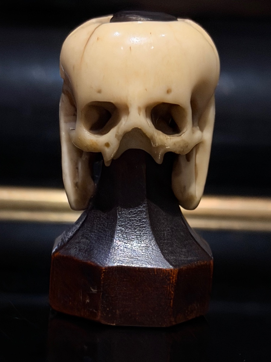 Perle de chapelet Allemagne deux faces en os  MÉMENTO MORI  ( Christ et Crâne ) XVI es  , -photo-1