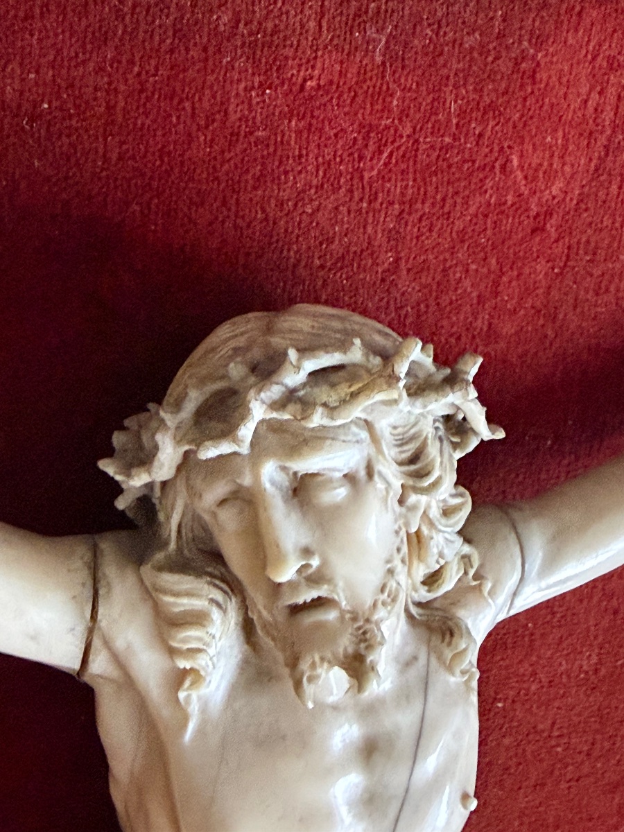 Remarkable Ivory Sculpture Of Christ In The Louis XV–regency Style, In Its Original Frame -photo-3