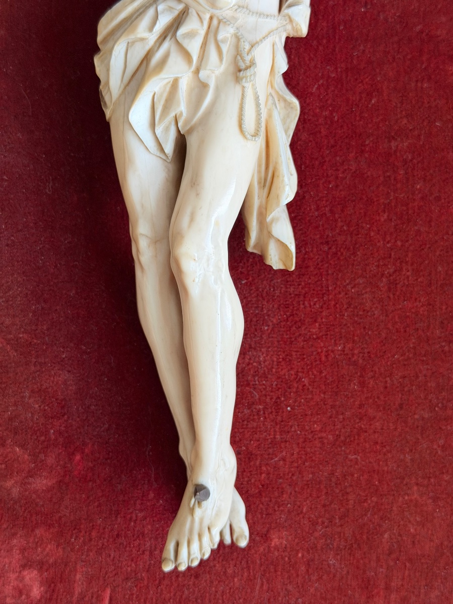Remarkable Ivory Sculpture Of Christ In The Louis XV–regency Style, In Its Original Frame -photo-4