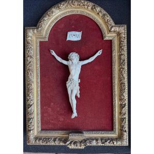 Remarkable Ivory Sculpture Of Christ In The Louis XV–regency Style, In Its Original Frame 