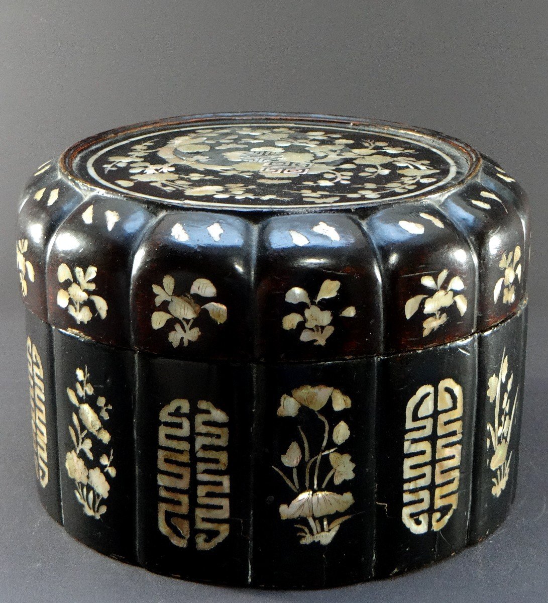Chine Du Sud Ou Vietnam, Milieu Du XXème Siècle, Coffret En Bois Laqué Orné De Nacre.-photo-3