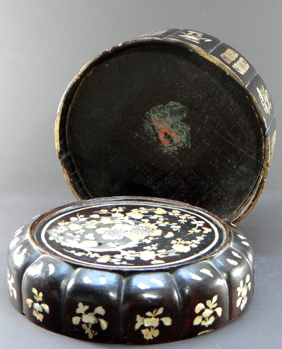 Chine Du Sud Ou Vietnam, Milieu Du XXème Siècle, Coffret En Bois Laqué Orné De Nacre.-photo-2