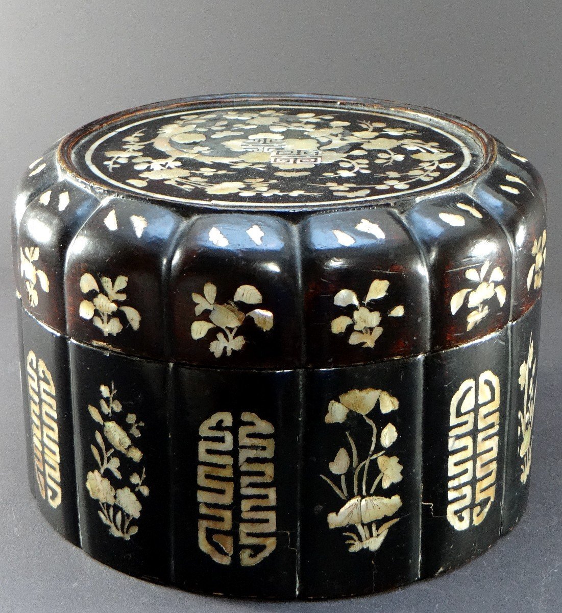 Chine Du Sud Ou Vietnam, Milieu Du XXème Siècle, Coffret En Bois Laqué Orné De Nacre.-photo-3