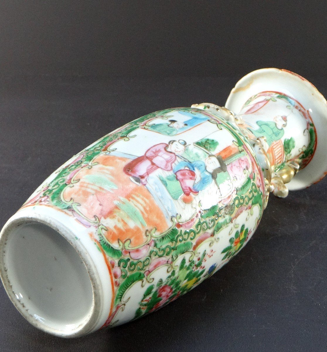 Chine, Province De Canton, Fin Du XIXème Siècle, Vase En Porcelaine Décor Scènes d'Intérieurs. -photo-2