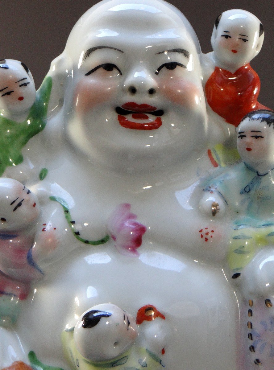 Chine, Milieu Du XXème Siècle, Groupe En Porcelaine Poussah Et Enfants.-photo-5