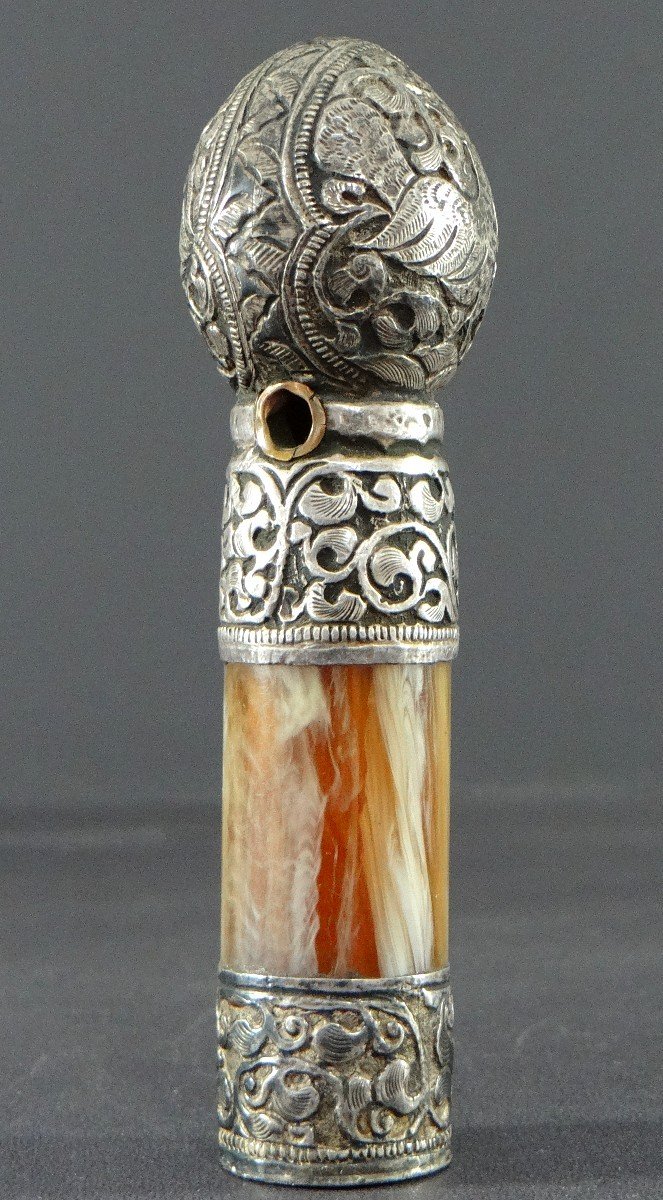 Tibet, Début Du XXème Siècle, Sceau (cachet) En Alliage d'Argent Repoussé Et Corne.-photo-2