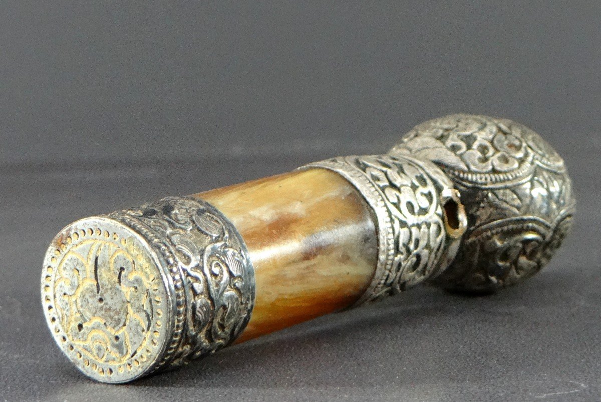 Tibet, Début Du XXème Siècle, Sceau (cachet) En Alliage d'Argent Repoussé Et Corne.-photo-3