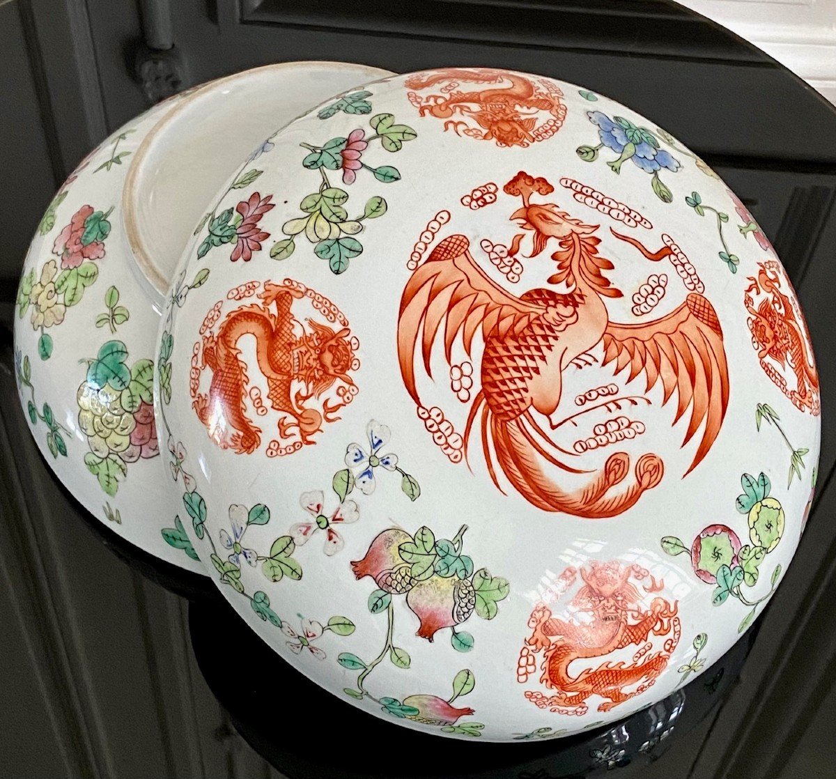 China, Mid-20th Century, Important Round Porcelain Box Decorated With Phoenixes And Dragons.-photo-4