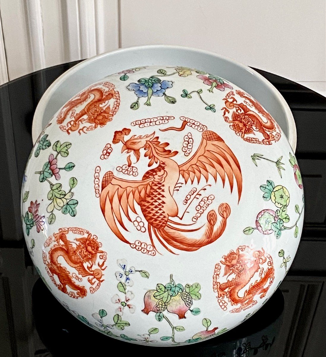 China, Mid-20th Century, Important Round Porcelain Box Decorated With Phoenixes And Dragons.-photo-3