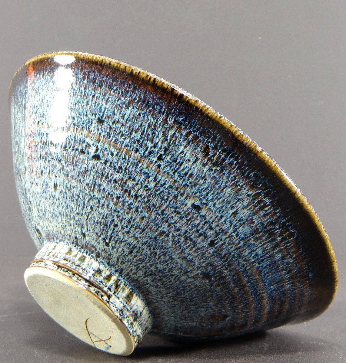 Antonio Lampecco (1932-2019), Coupe En Céramique Décorée d'émaux En Camaïeu De Bleu Et De Brun.-photo-1