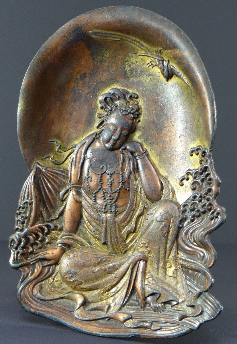 Japon, Fin Du XIXème Siècle, Coupelle En étain Doré à Représentation De Kwan Yin. -photo-3