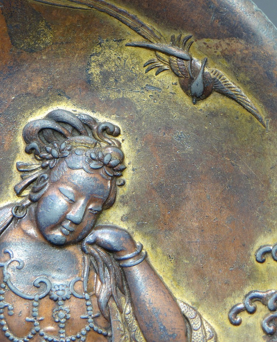 Japon, Fin Du XIXème Siècle, Coupelle En étain Doré à Représentation De Kwan Yin. -photo-3