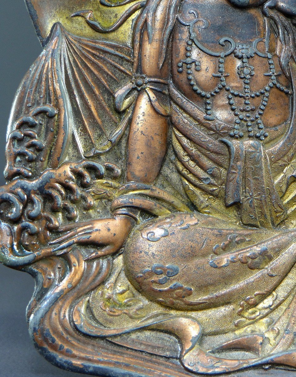 Japon, Fin Du XIXème Siècle, Coupelle En étain Doré à Représentation De Kwan Yin. -photo-5