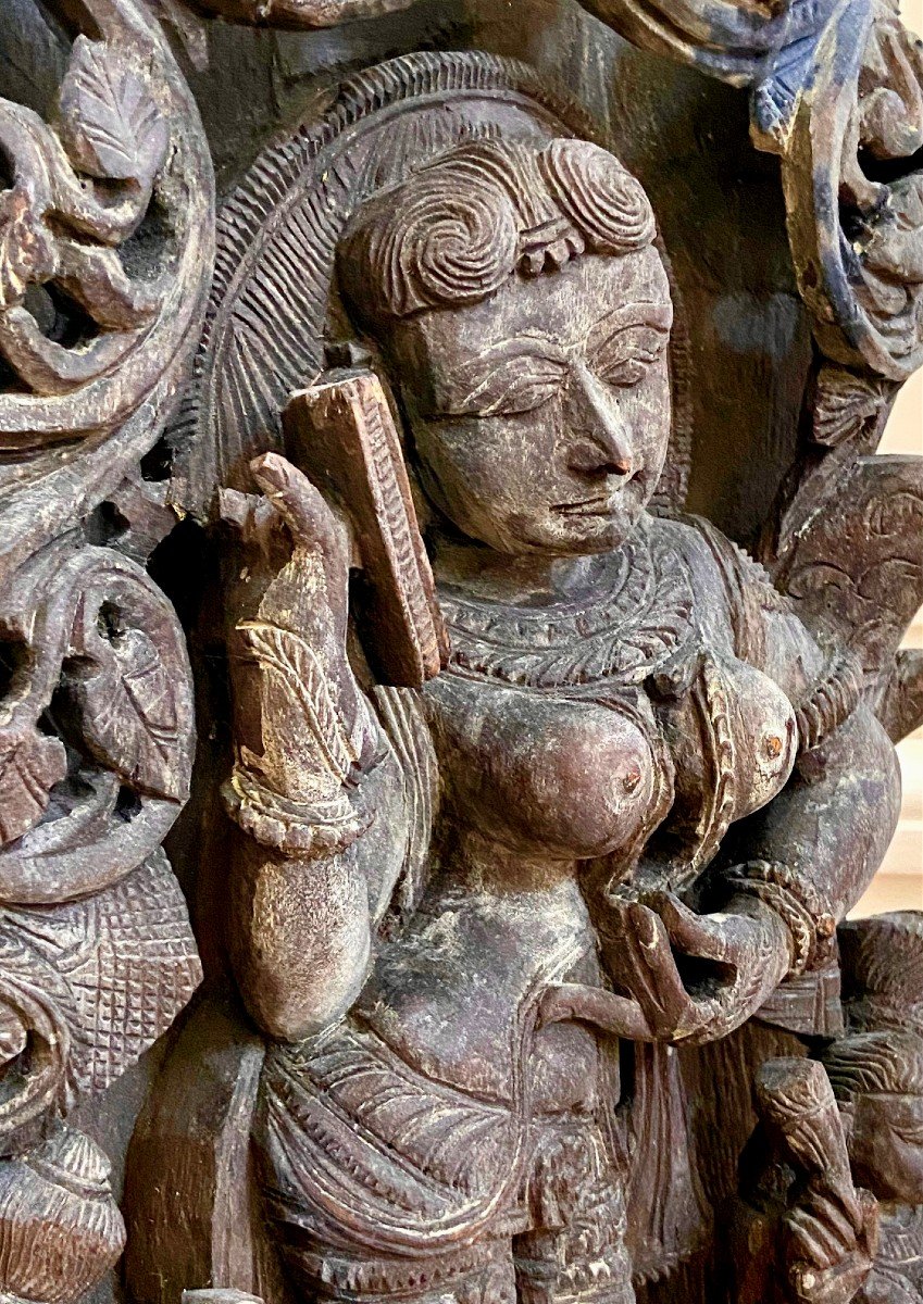 Inde, XIXème Siècle, Grand Panneau De Char Riche Décor Déesse Sarasvati.-photo-2