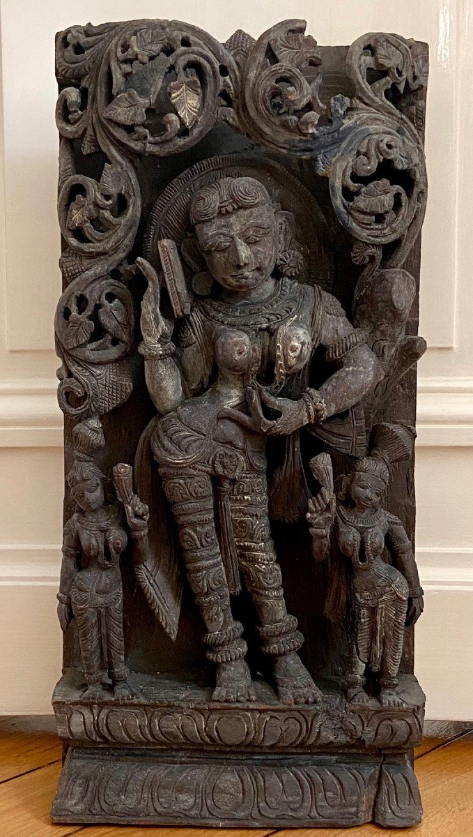 Inde, XIXème Siècle, Grand Panneau De Char Riche Décor Déesse Sarasvati.