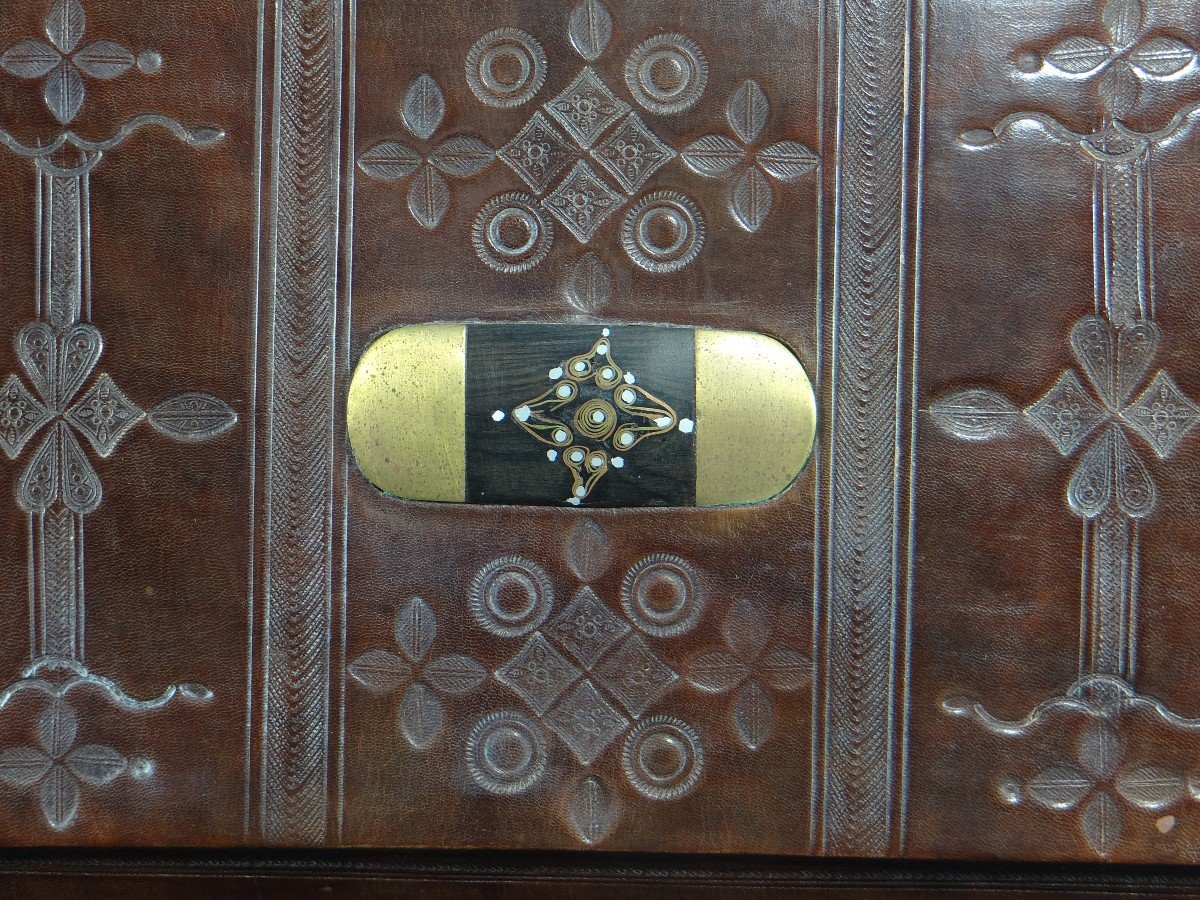 Morocco, Berber People, 1930s/1950s, Large Hot Iron Embossed Leather Box.-photo-4