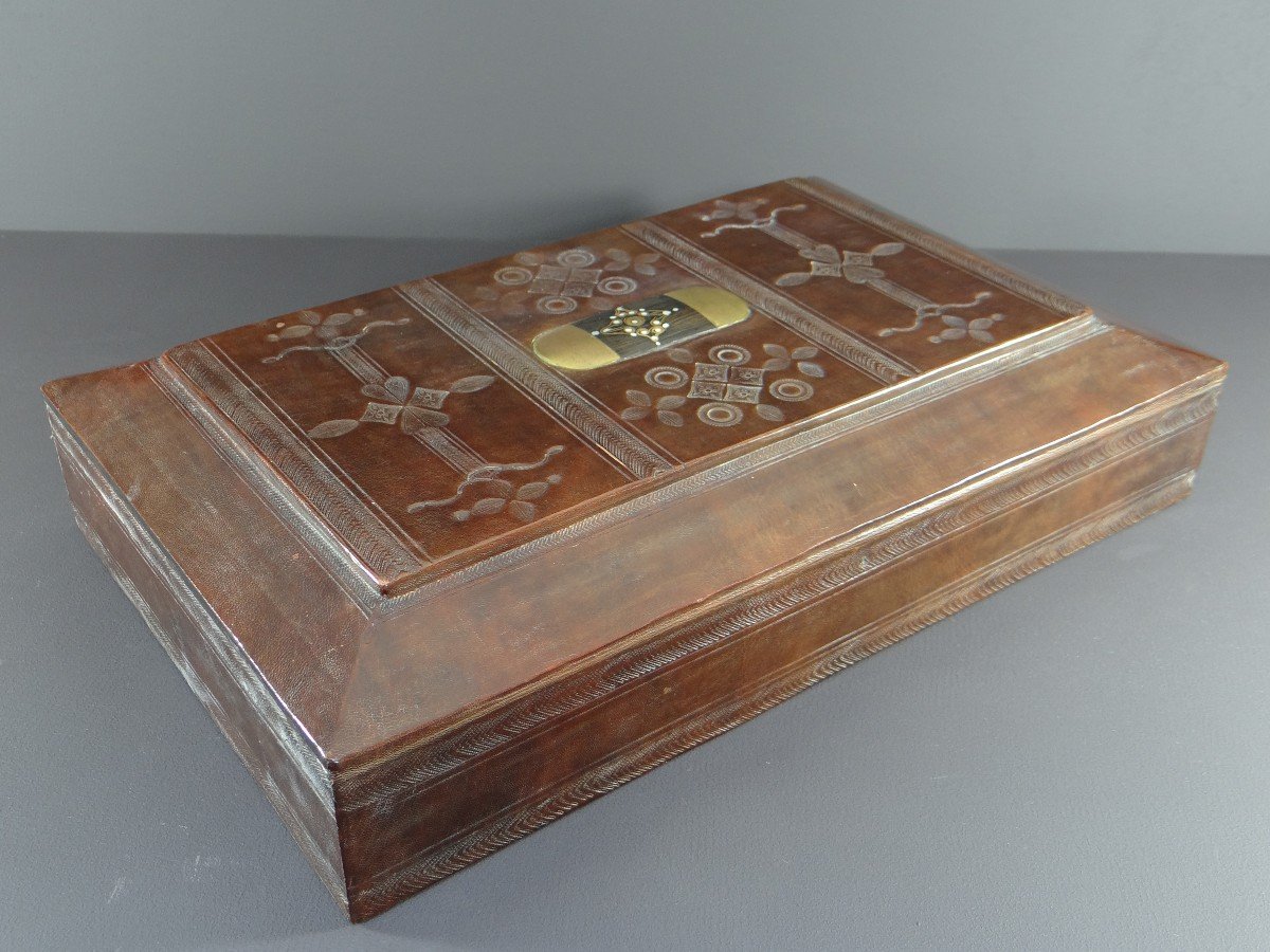 Morocco, Berber People, 1930s/1950s, Large Hot Iron Embossed Leather Box.-photo-3