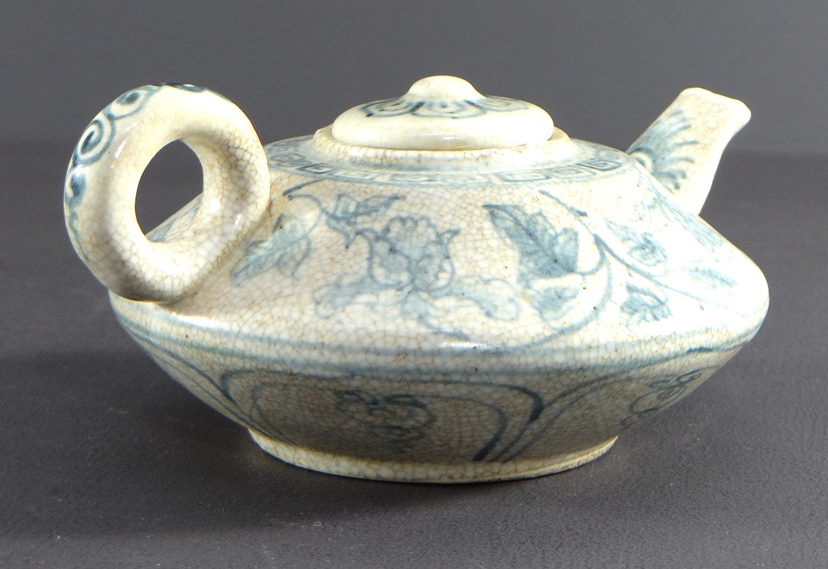 Vietnam, Mid-20th Century, Cracked Porcelain Teapot With Floral Decor In Blue.-photo-5