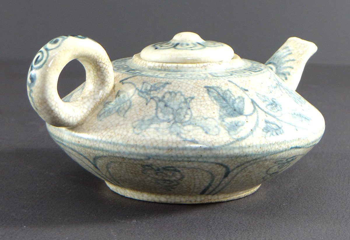  Vietnam, Milieu Du XXème Siècle, Théière En Porcelaine Craquelée Au Décor Floral En Bleu.-photo-5