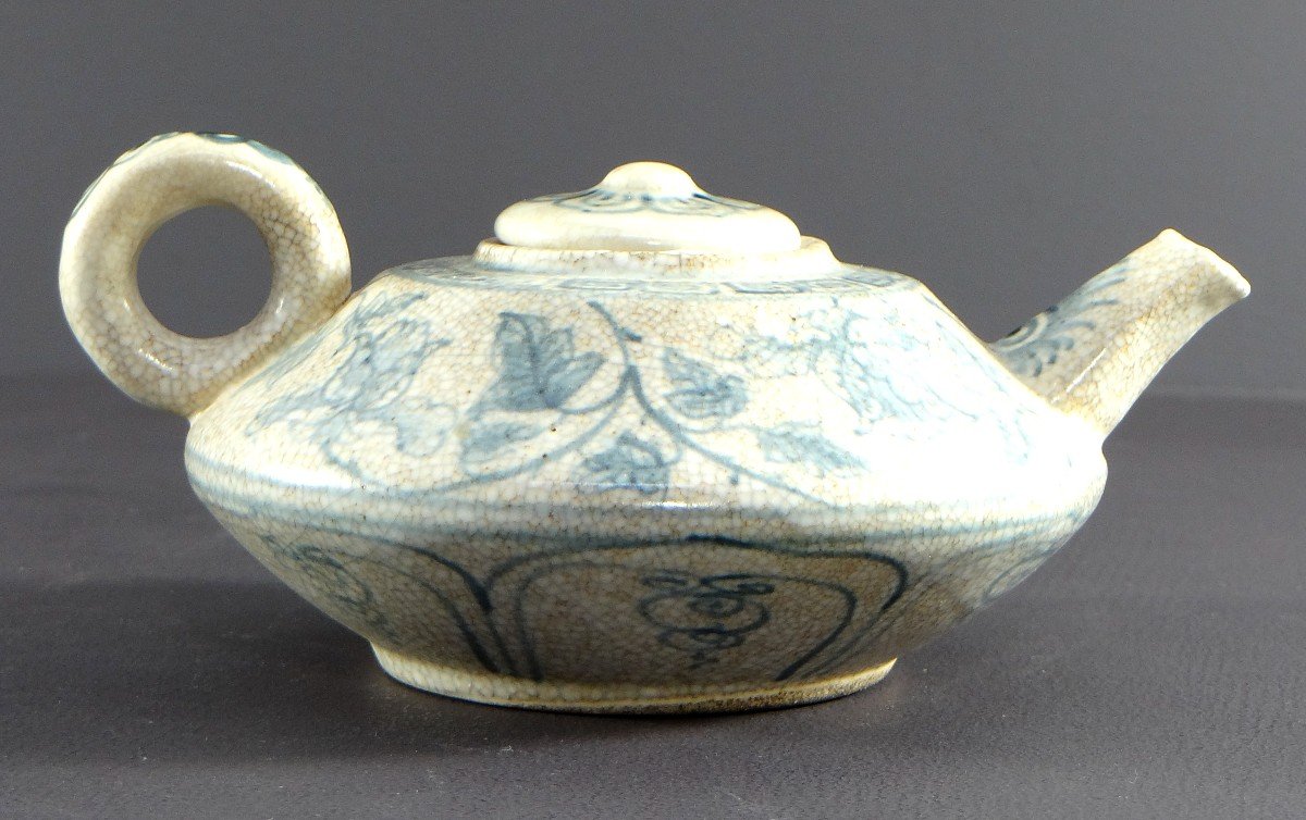 Vietnam, Mid-20th Century, Cracked Porcelain Teapot With Floral Decor In Blue.-photo-6