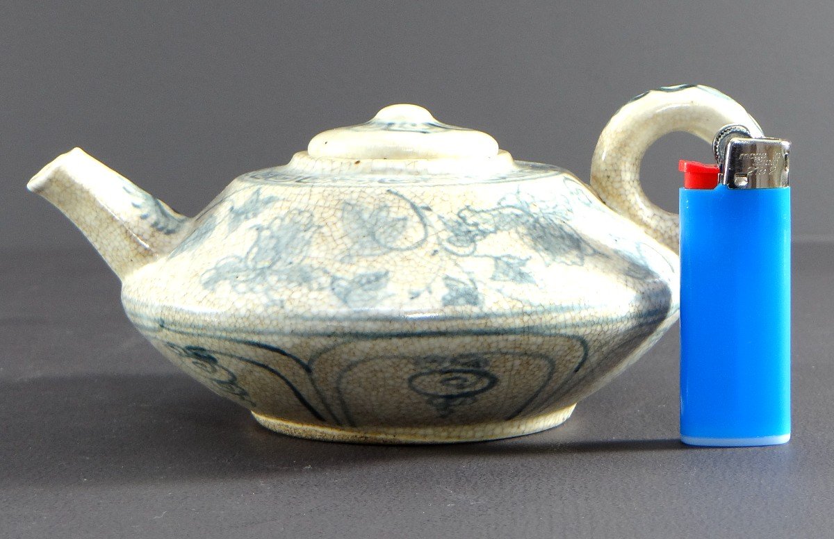 Vietnam, Mid-20th Century, Cracked Porcelain Teapot With Floral Decor In Blue.-photo-8