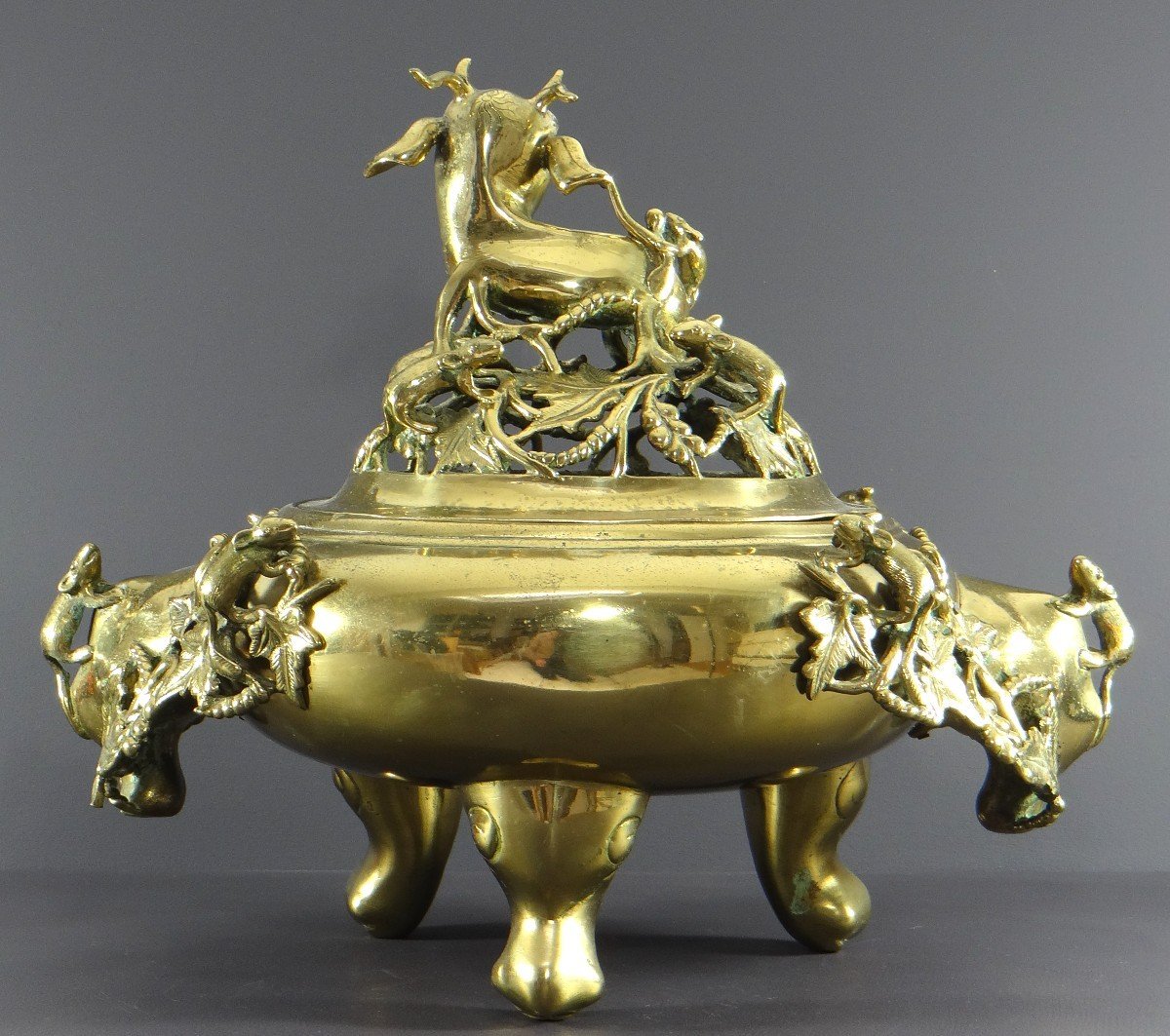 Chine, Fin Du XIXème-début Du XXème Siècle, Important Brûle-parfum En Bronze Orné d'Animaux. -photo-3