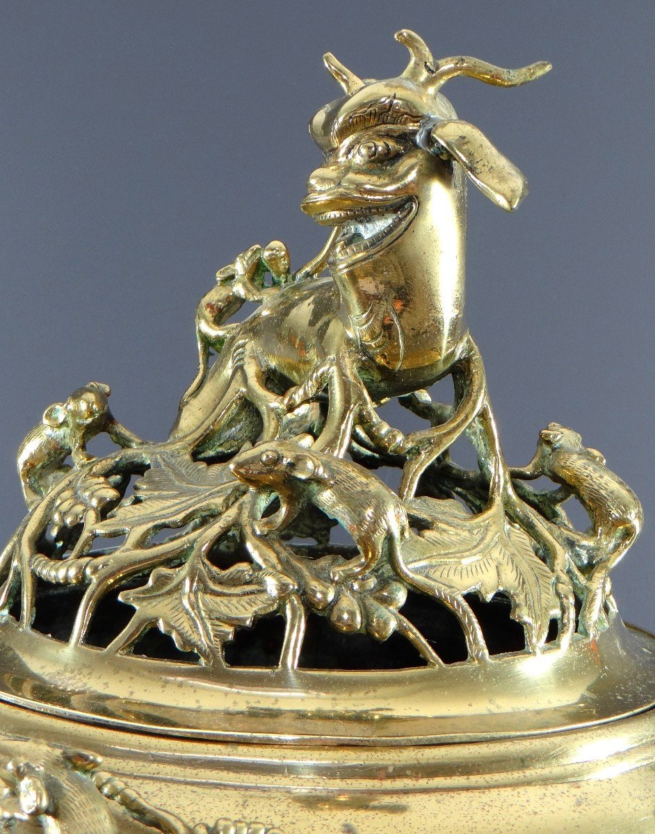 Chine, Fin Du XIXème-début Du XXème Siècle, Important Brûle-parfum En Bronze Orné d'Animaux. -photo-2