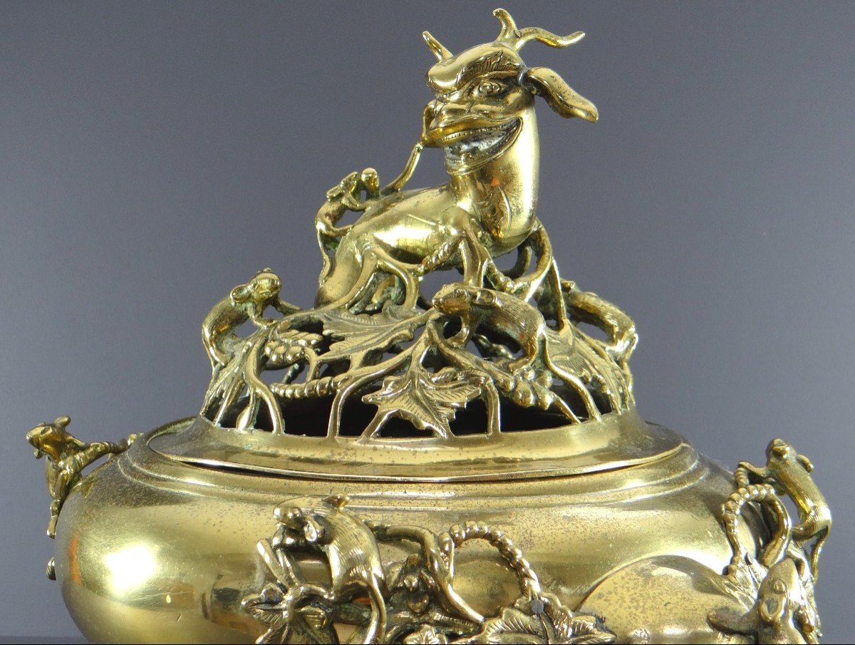 Chine, Fin Du XIXème-début Du XXème Siècle, Important Brûle-parfum En Bronze Orné d'Animaux. -photo-6