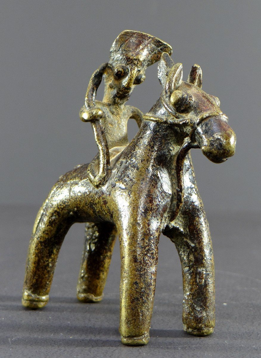 Inde, Fin Du XIXème Siècle, Statue équestre D’art Tribal En Bronze Représentant Un Cavalier.