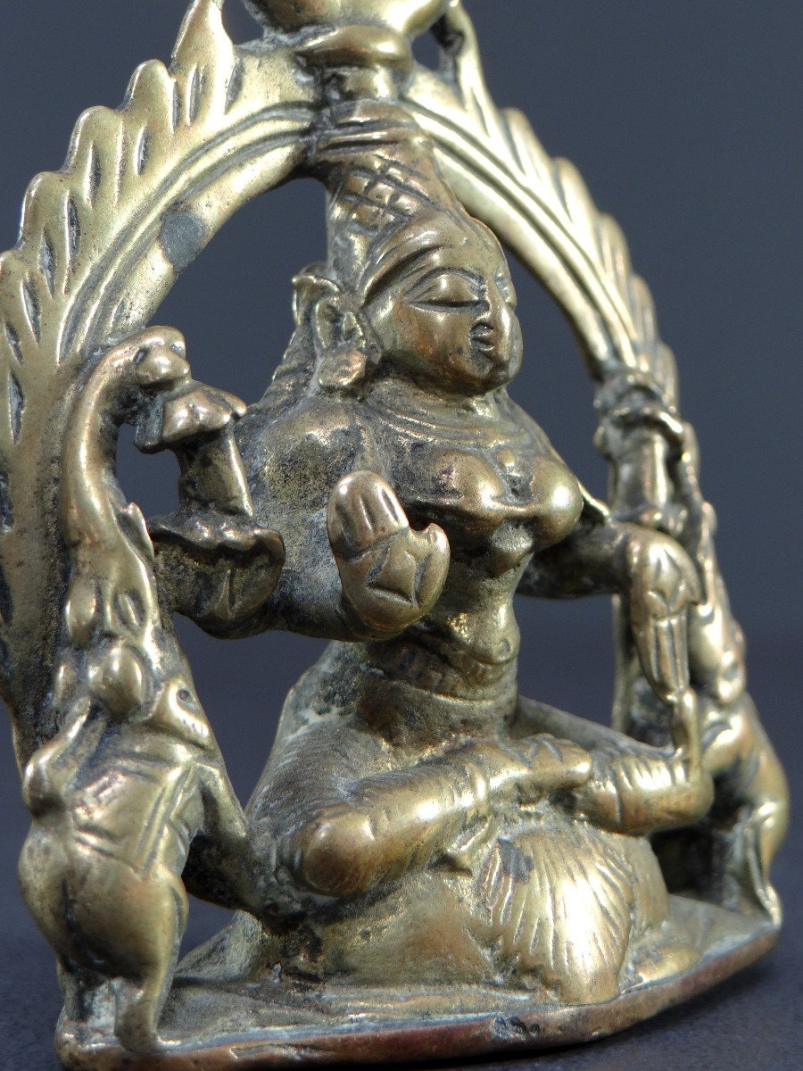 Inde, XIXème Siècle, Autel à Suspendre En Bronze Dédié à La Déesse Lakshmi Aux éléphants. -photo-3