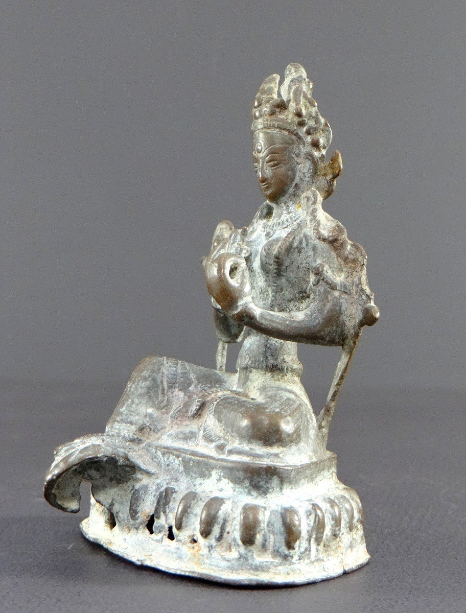 Népal, Début Du XIXème Siècle, Statue En Bronze De La Déesse Bouddhiste Tara Verte.-photo-1