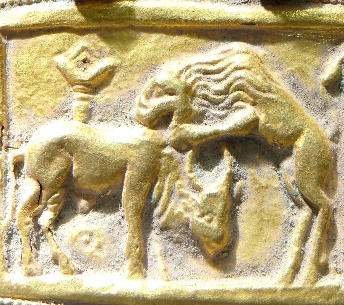 Art Gréco-bouddhique Du Gandhara, Ier Au IIIème Siècle De Notre ère, Pendentif En Or Repoussé.-photo-2