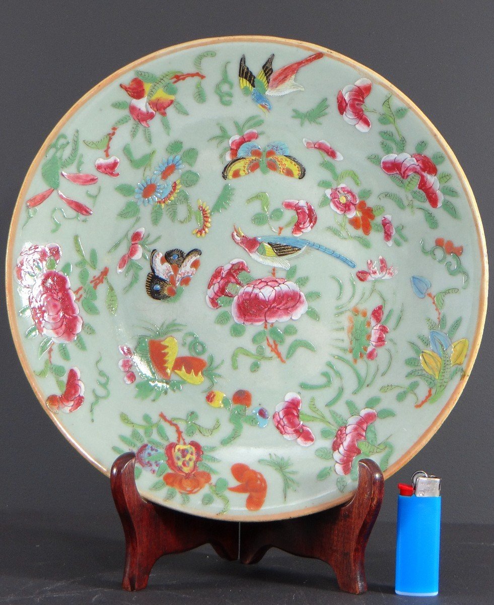 Chine, Province Canton, Première Moitié Du XIXème Siècle, assiette en porcelaine  vert céladon.-photo-4
