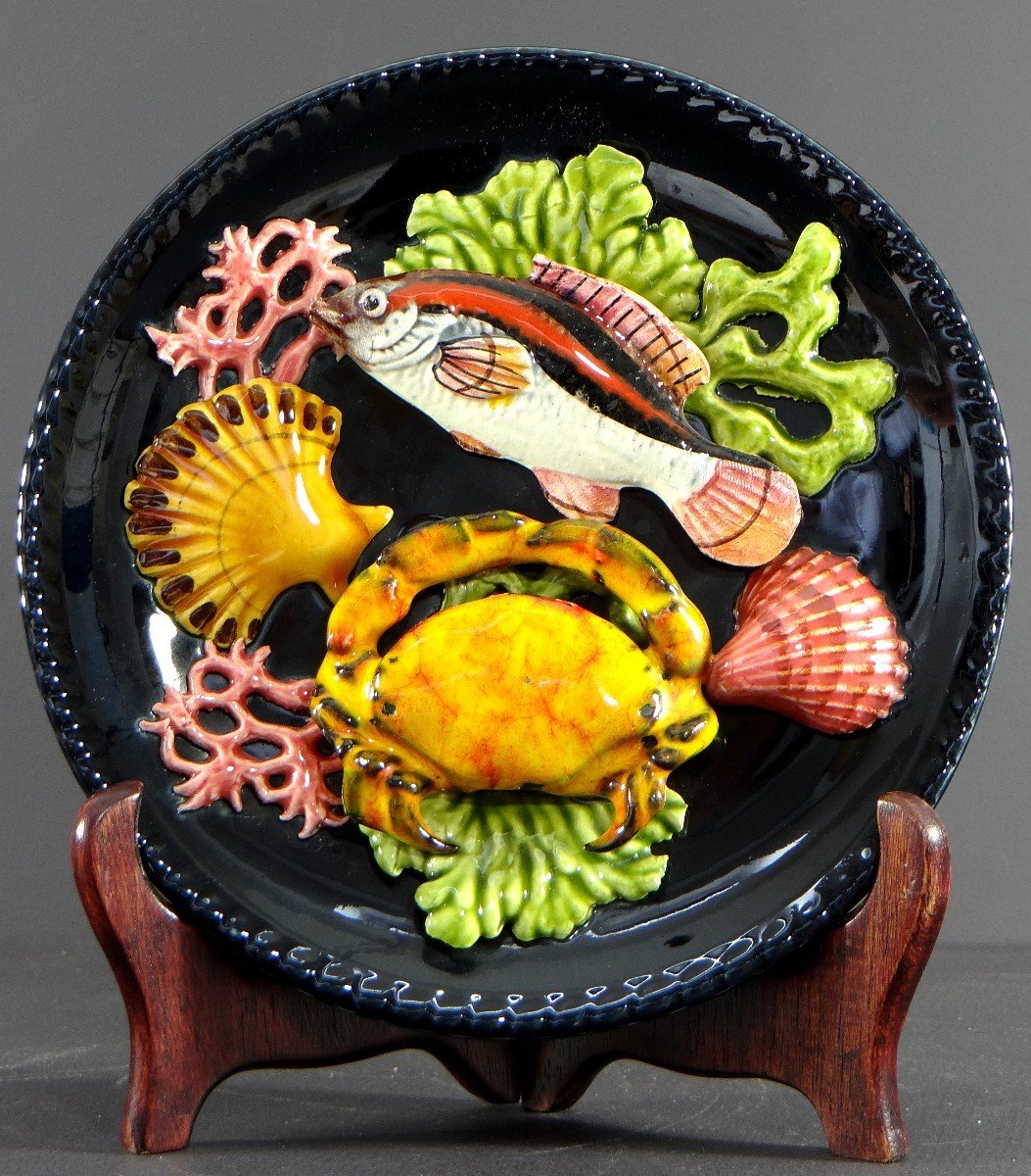 Vallauris, 1950s, Trompe l'Oeil Plate Decor Fish, Crab, Shells, Coral. 
