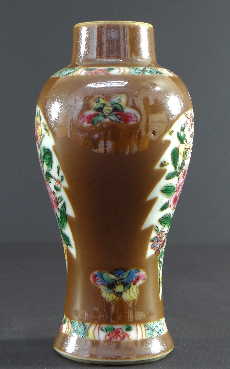 Chine, XVIIIème Siècle, Règne Empereur Qianlong (1735-1796), Vase En Porcelaine, Famille Rose.-photo-1