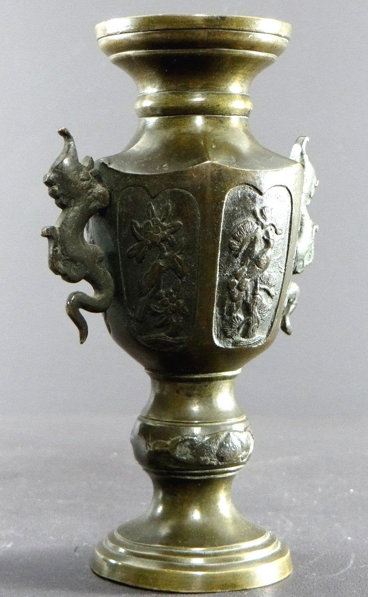 Vietnam, Vers 1900, Paire De Vases En Bronze Présentant Un Décor D’oiseaux Et De Fleurs.-photo-1